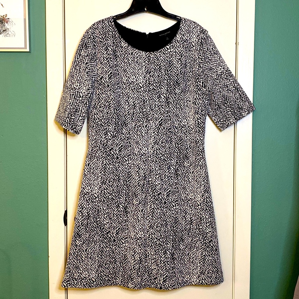 ✨NWT✨Black and White Banana Republic Print Dress